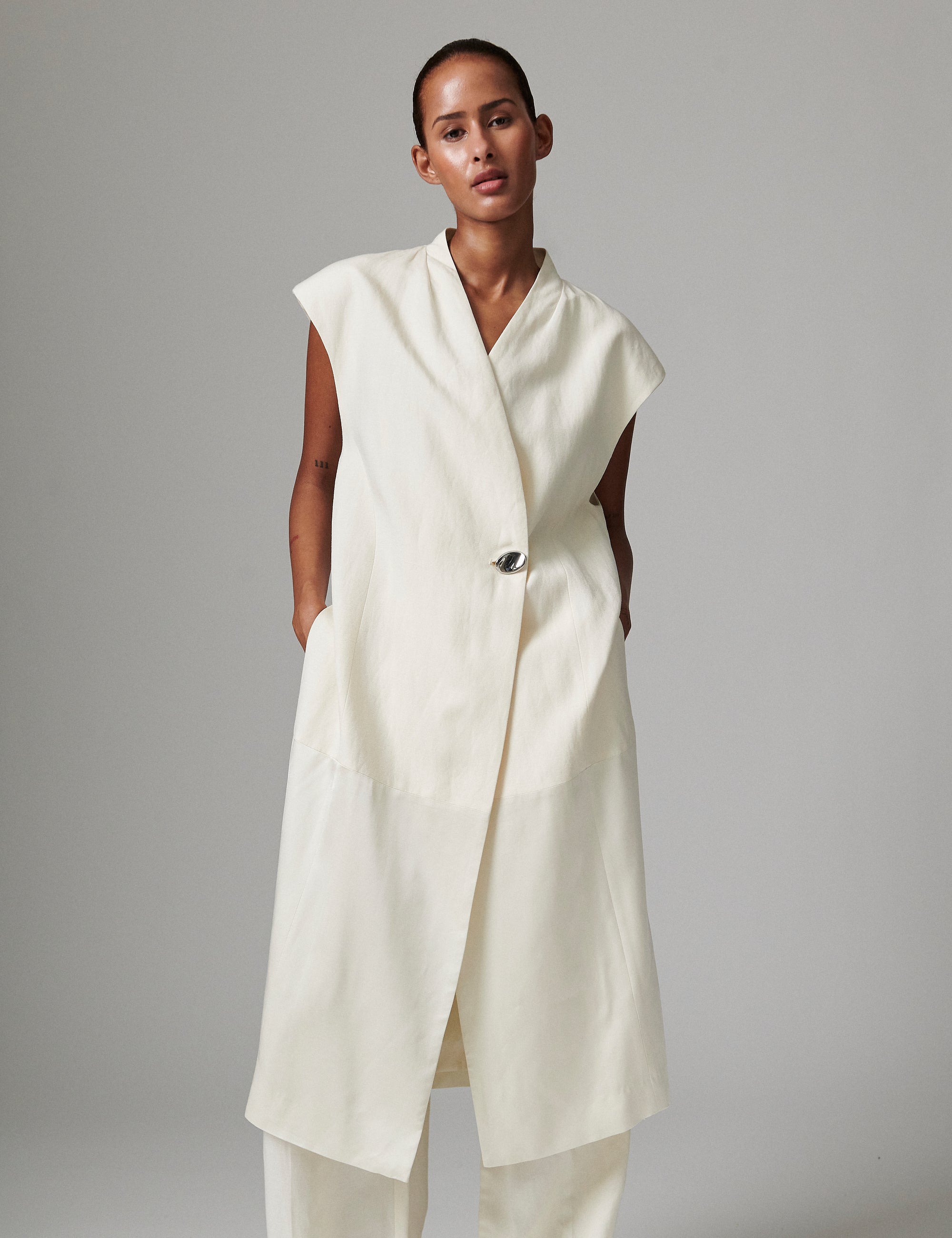 Rorina - Contrast Linen - Vest - Jet Stream